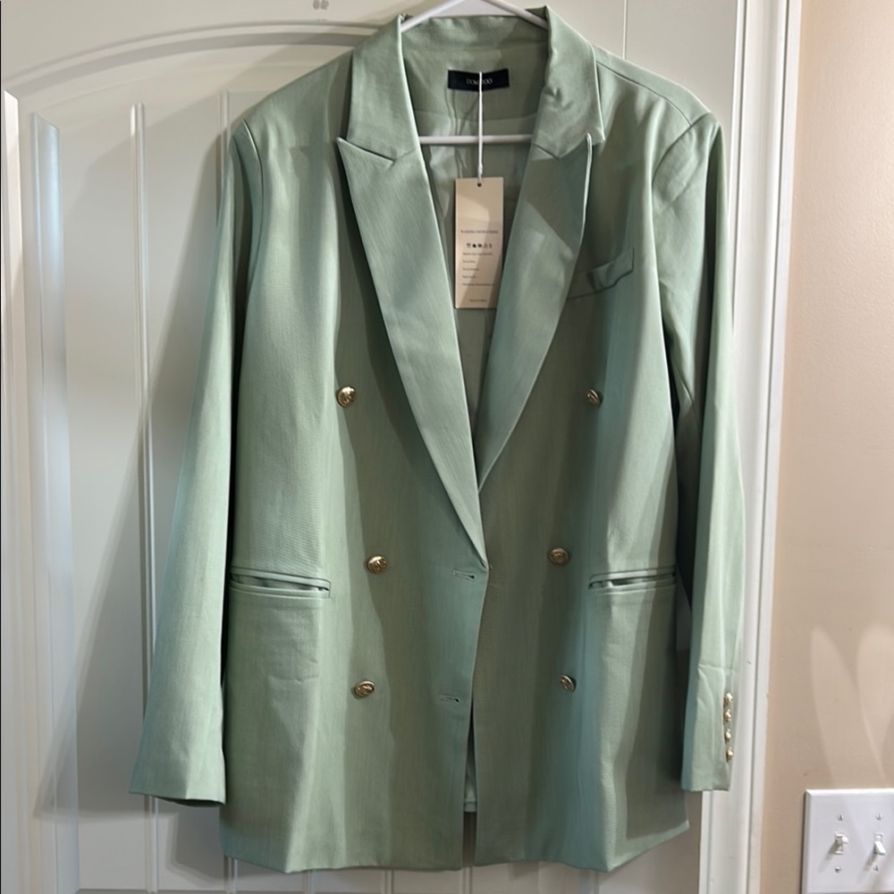 Tailored Green Blazer with Notched Lapels
